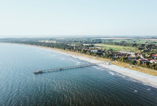 Fine sandy beach to the horizon, the green-blue-yellow inland and the pier are among the trademarks of the Baltic resort Boltenhagen., &copy; TMV/Friedrich