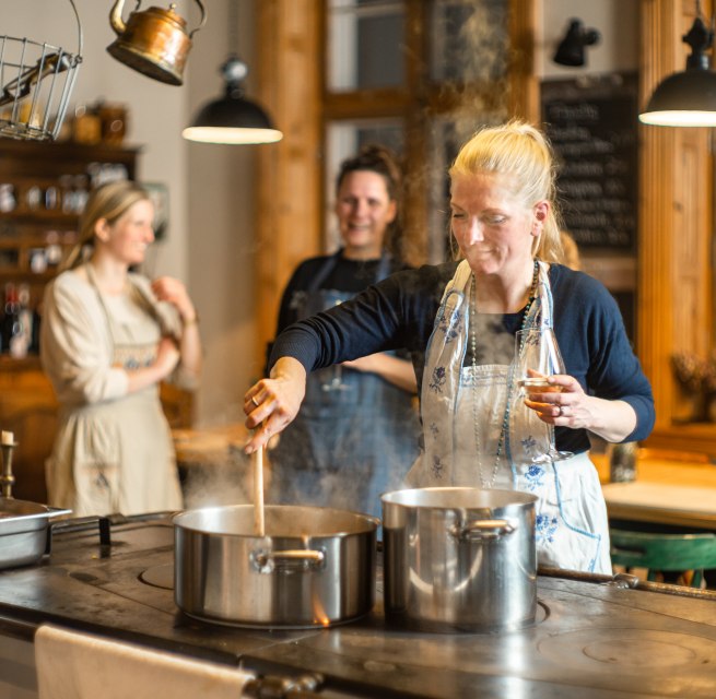 De gezellige avonden nodigen je uit om samen te koken in de historische oven, © TMV/Gross