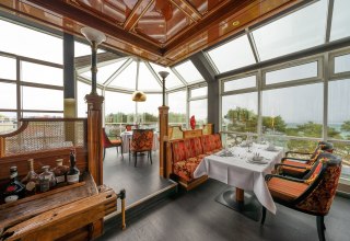 Genusswerkstatt Binz - restaurant on the 5th floor of the Rugard Thermal Strandhotel // © Hotel Arkona Dr. Hutter eK Genusswerkstatt Binz - restaurant on the 5th floor of the Rugard Thermal Strandhotel // © Hotel Arkona Dr. Hutter eK