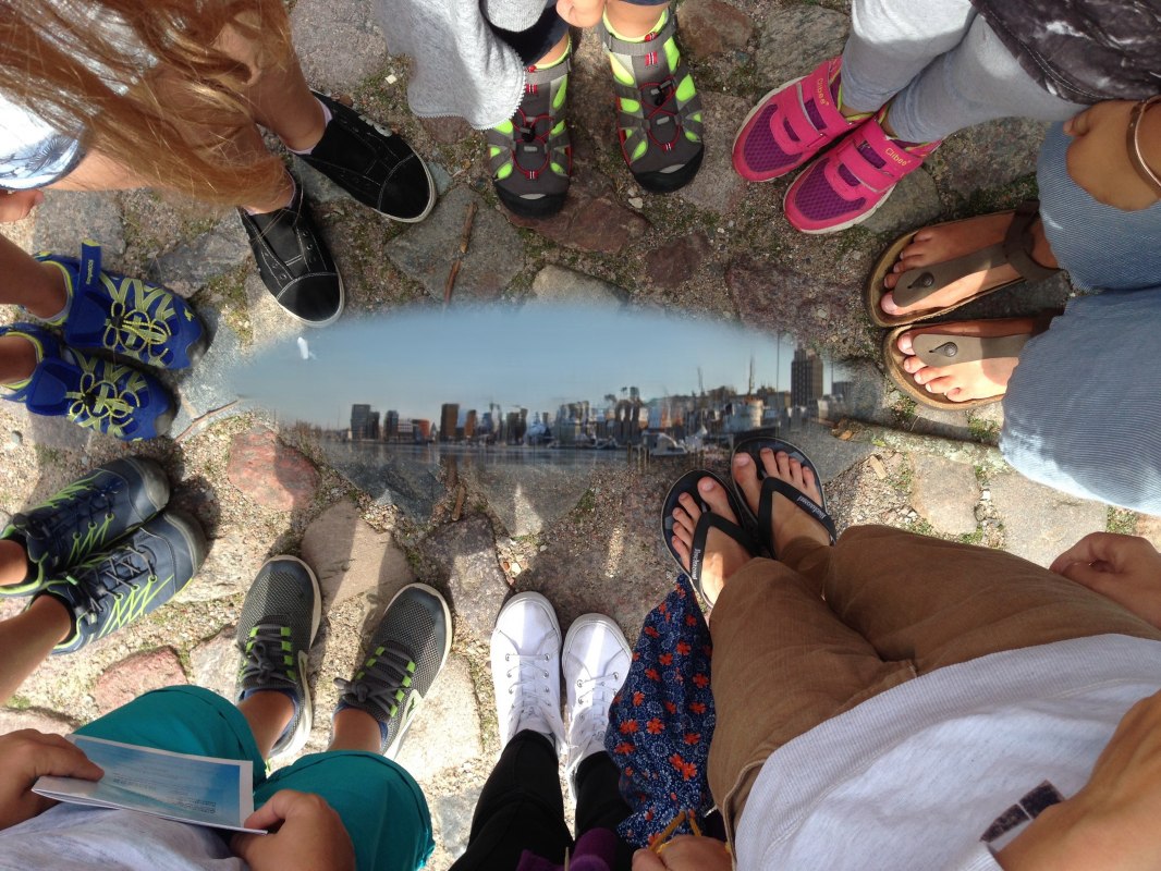 We ontdekken Warnemünde te voet met spelletjes en puzzels en kunnen ons daarna creatief uitleven! // © JSB e. V. We ontdekken Warnemünde te voet met spelletjes en puzzels en kunnen ons daarna creatief uitleven! // © JSB e. V.