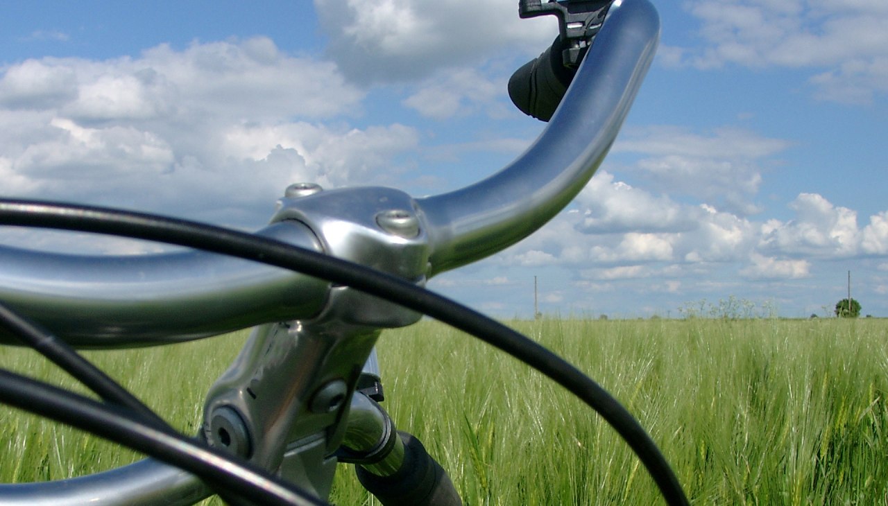 Fietsstuur voor groen graan., © Ralf Tetmeyer, radreisen-mecklenburg Fietsstuur voor groen graan., © Ralf Tetmeyer, radreisen-mecklenburg