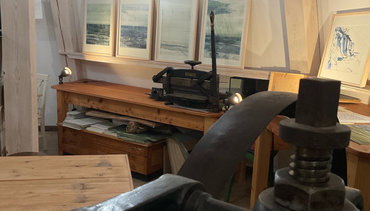 W warsztacie malarskim w młynie Ahrenshoop, &copy; Fred Lautsch