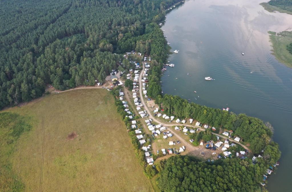 Camping van bovenaf, © Sascha Zwerg