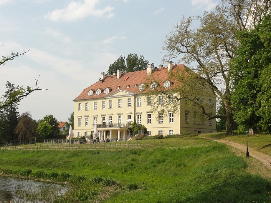 Zamek Rattey - widok z tyłu, © B. Fischer