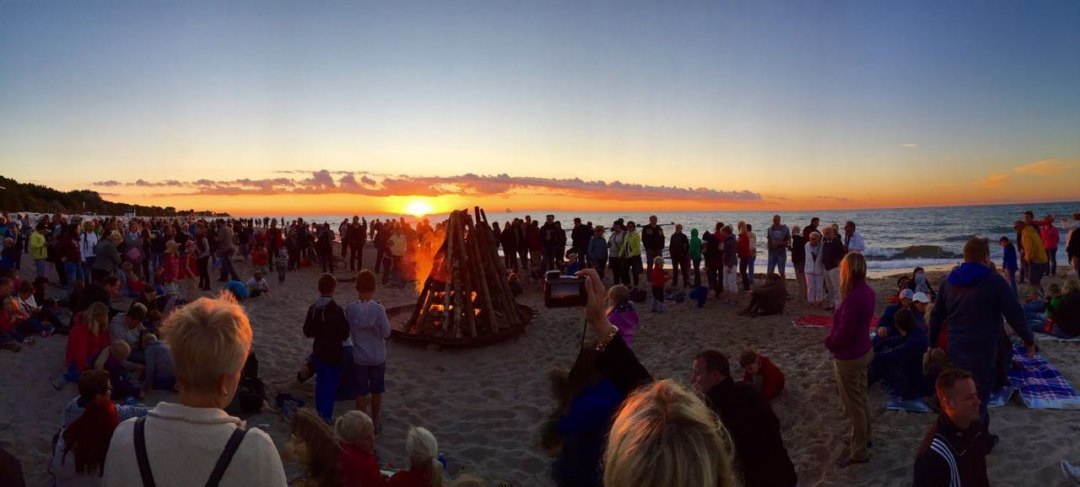 Elke dinsdag in het seizoen: kampvuur op het strand met livemuziek, © Beach House Kühlungsborn