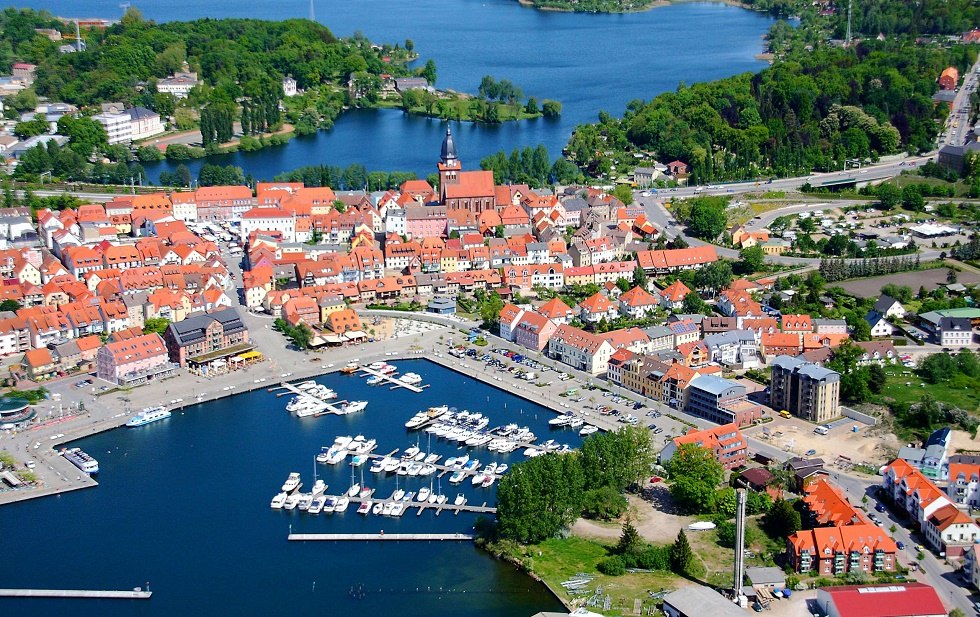 Luchtfoto van Waren/Müritz, © Campingplatz Ecktannen