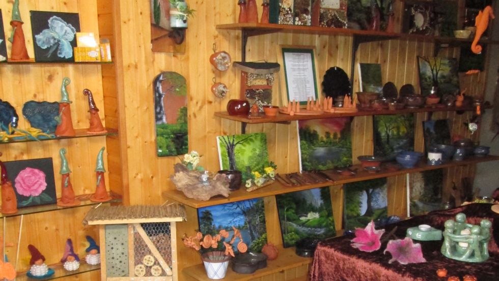 Exhibition and sales room of the creative and craft barn Zarrentin, © Karola Flint Exhibition and sales room of the creative and craft barn Zarrentin, © Karola Flint