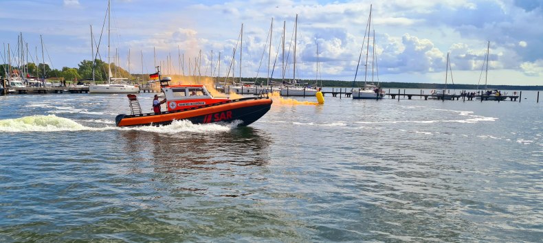 Rettungsübung im Hafenbecken Breege // © Infomationsamt Breege-Juliusruh Rettungsübung im Hafenbecken Breege // © Infomationsamt Breege-Juliusruh