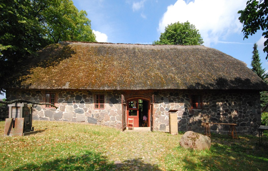 The thatched sailor's barn becomes a clay museum, &copy; FAL e.V.