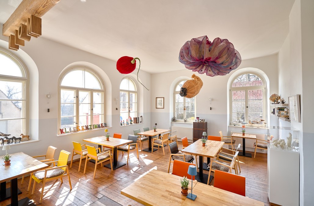 Wystawa sztuki w restauracji w Kavaliershaus Schloss Blücher w Fincken, © kavalierhaus Fincken
