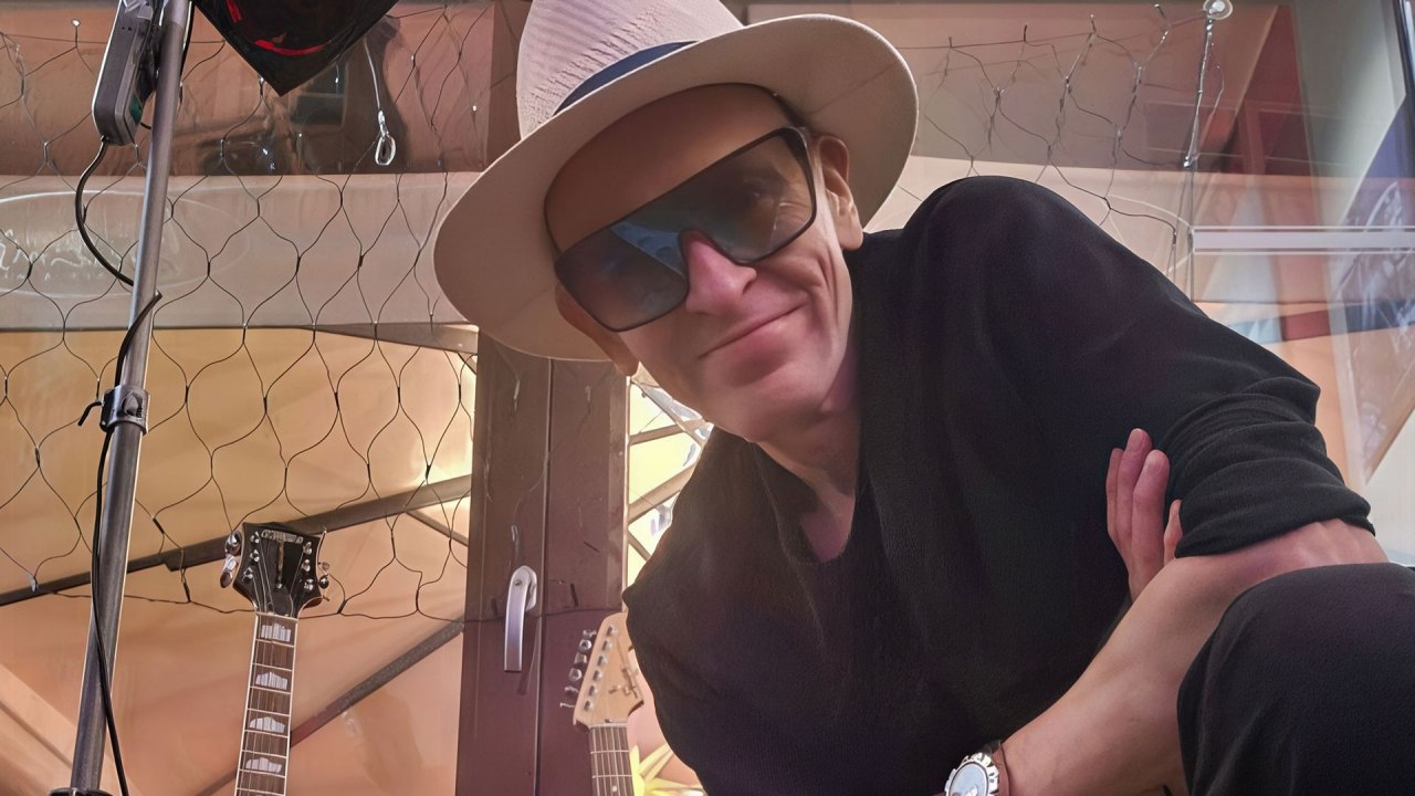 Frank Exner Live: Pop, Rock & Oldies | Restauracja | Kawiarnia | Bar Hirsch // © frankexnersongs @Instagram Frank Exner Live: Pop, Rock & Oldies | Restauracja | Kawiarnia | Bar Hirsch // © frankexnersongs @Instagram