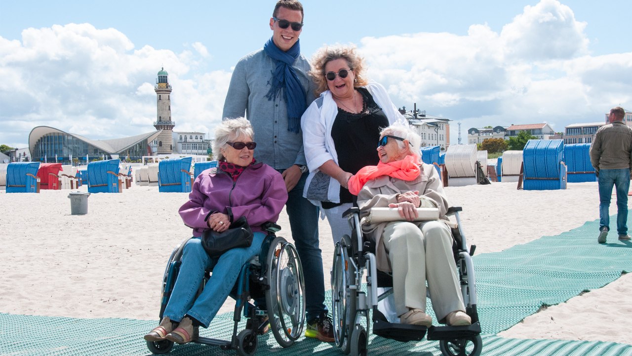 We will accompany you on your trips and excursions. // &copy; Ingo Alexander Jaeger