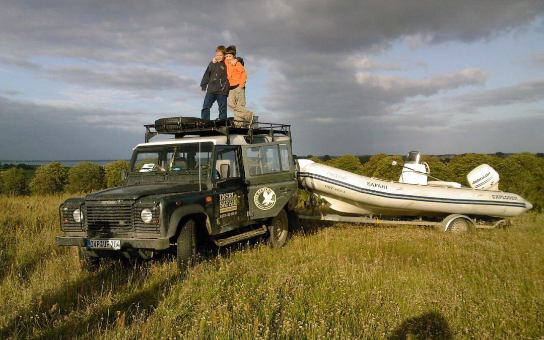 De kleine safarigasten op de Landrover, © Gunnar Fiedler