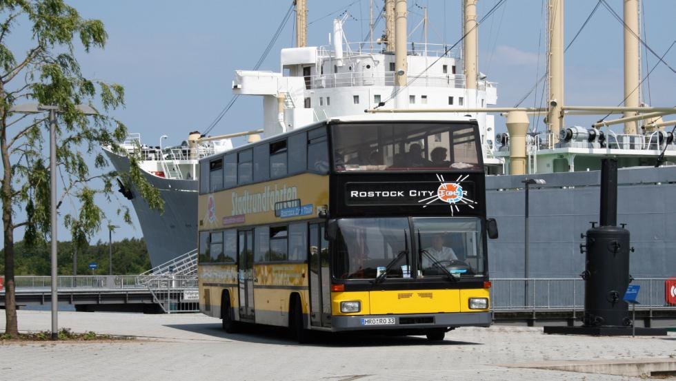 Double-decker bus in front of the Shipbuilding and Shipping Museum in the IGA Park, © Rostock City Tour Double-decker bus in front of the Shipbuilding and Shipping Museum in the IGA Park, © Rostock City Tour