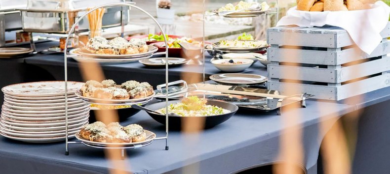 Buffet with fresh salads, © Strandhotel Ostseeblick