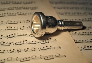 Mouthpiece & sheet music // &copy; pixabay