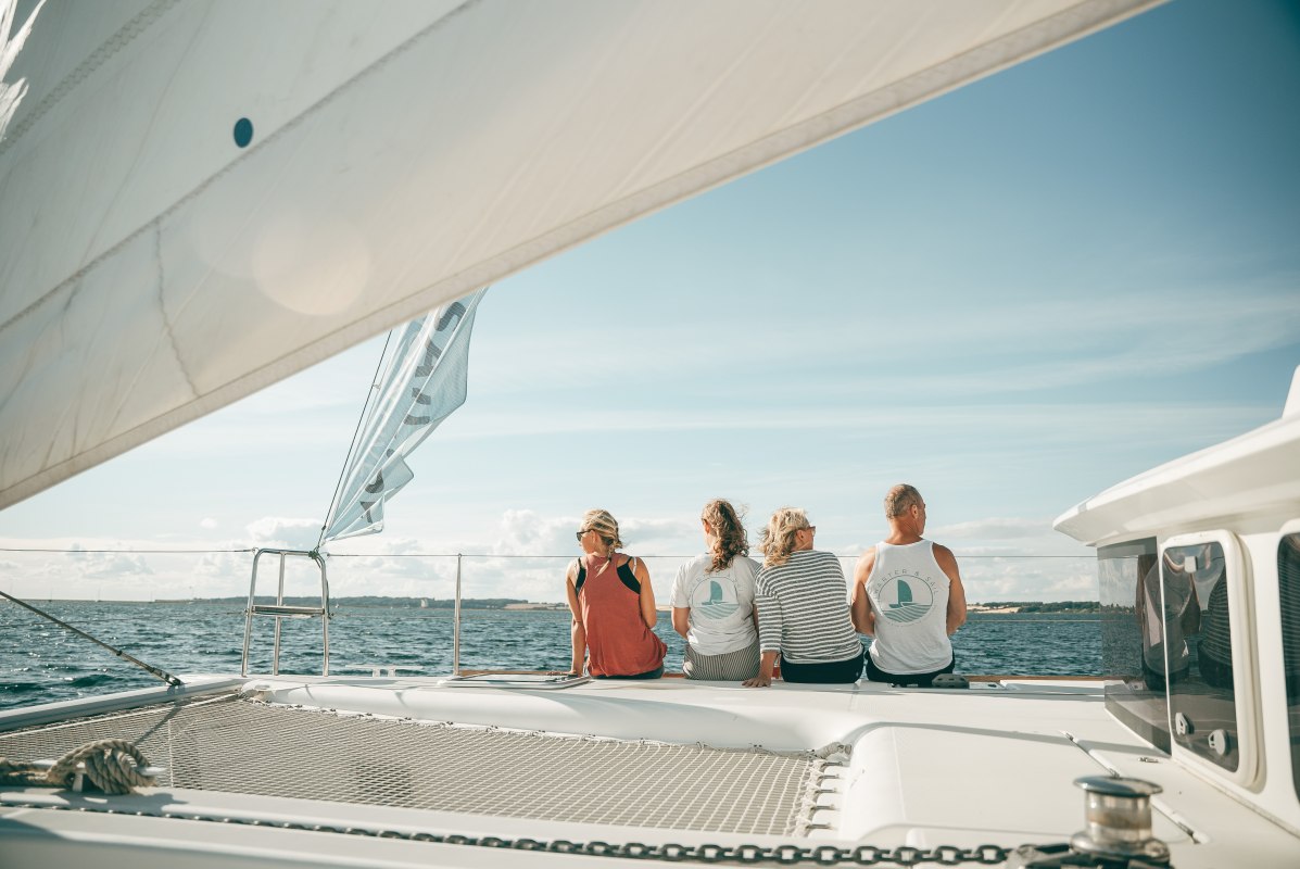 Geniet van een zeiltocht op een catamaran met vrienden // &copy; Eric Beck