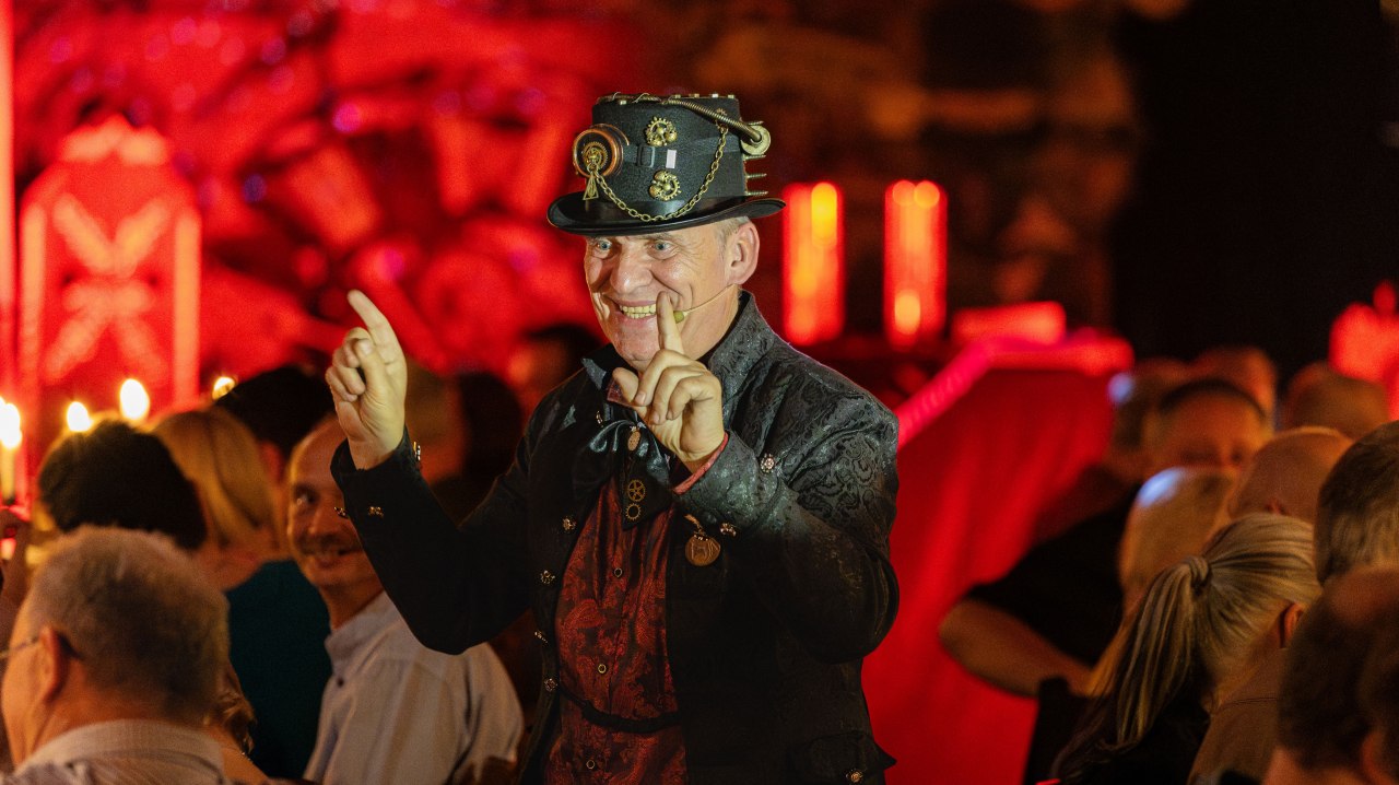 &copy; Martina Heyden-Smentek