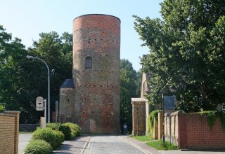 der historische Pulverturm aus dem 15. Jahrhundert // © Sabrina Wittkopf-Schade der historische Pulverturm aus dem 15. Jahrhundert // © Sabrina Wittkopf-Schade