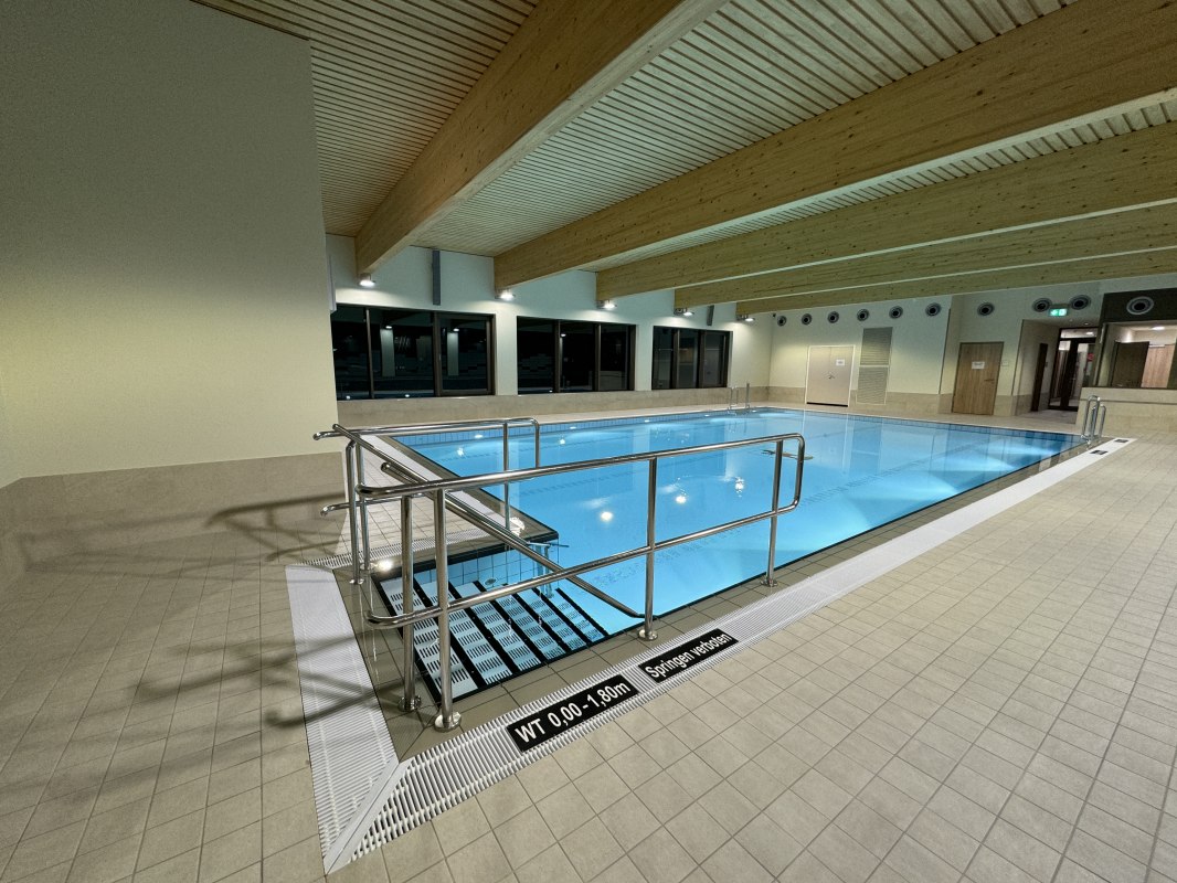 Basen sportowy Hannes Präkel Bergen // © Gemeinnütziges Sportschwimmbad Betriebs gGmbH Basen sportowy Hannes Präkel Bergen // © Gemeinnütziges Sportschwimmbad Betriebs gGmbH