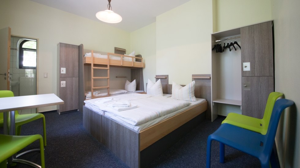 Kamers met stapelbedden en enkele ouderbedden, © DJH MV / Andreas Dumke