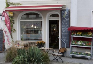 Kommen Sie n&auml;her - Treten Sie ein // &copy; Angela Liebich