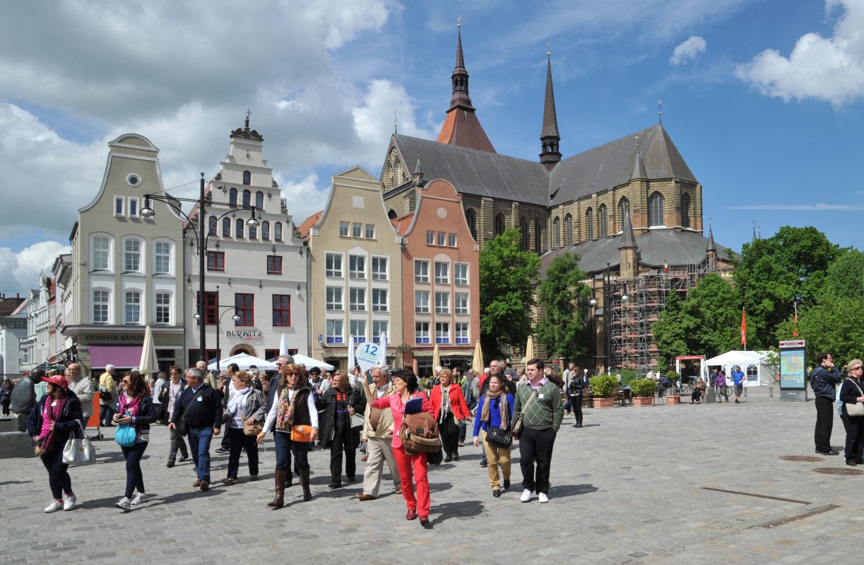 Zicht op de Mariakerk vanaf de Neuer Markt // &copy; Joachim Kloock