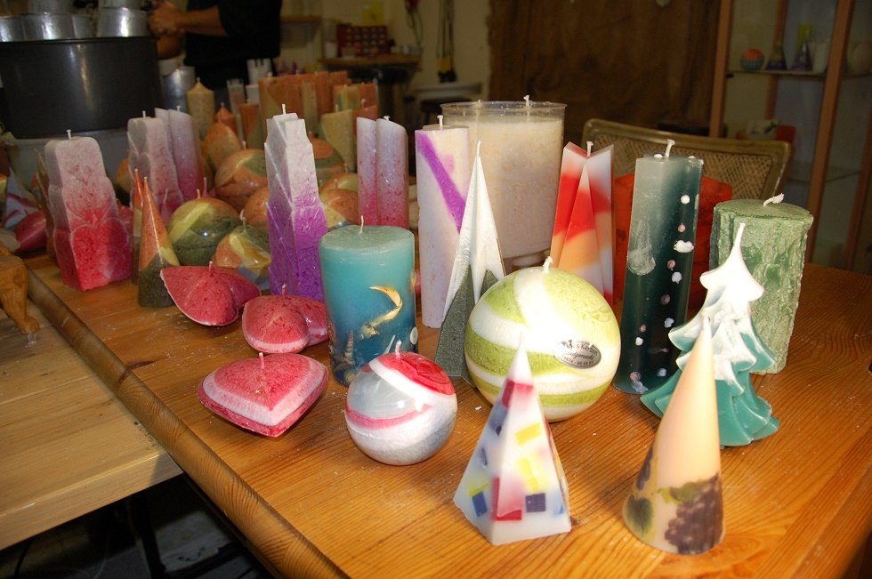 Visitors can cast candles in a wide variety of colors and shapes themselves here., &copy; Gabriele Skorupski