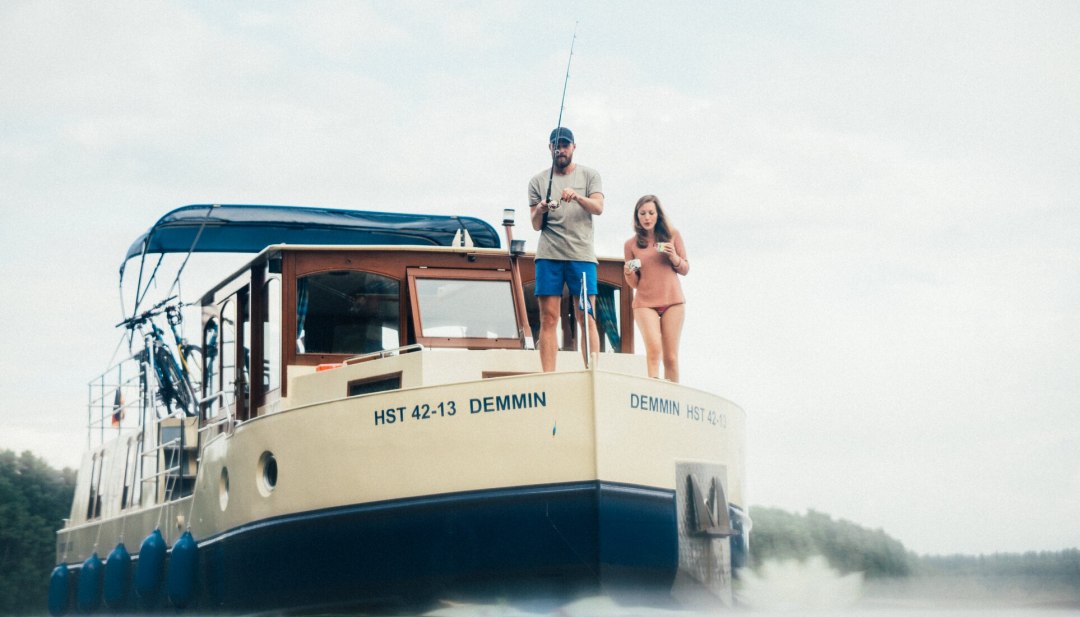Reizen met een woonboot op het Mirower See meer. Een perfecte plek om te vissen., © TMV/Gänsicke