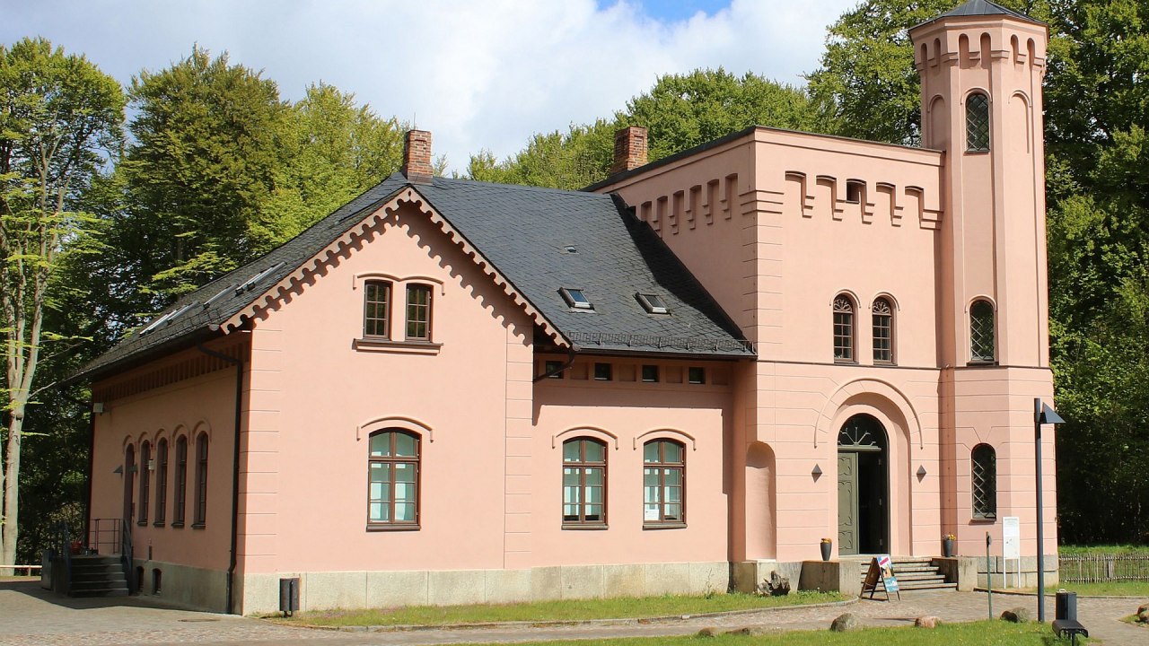 Widok Granitzhaus z zewnątrz // &copy; Bildarchiv Biosph&auml;renreservatsamt-S&uuml;dost-R&uuml;gen