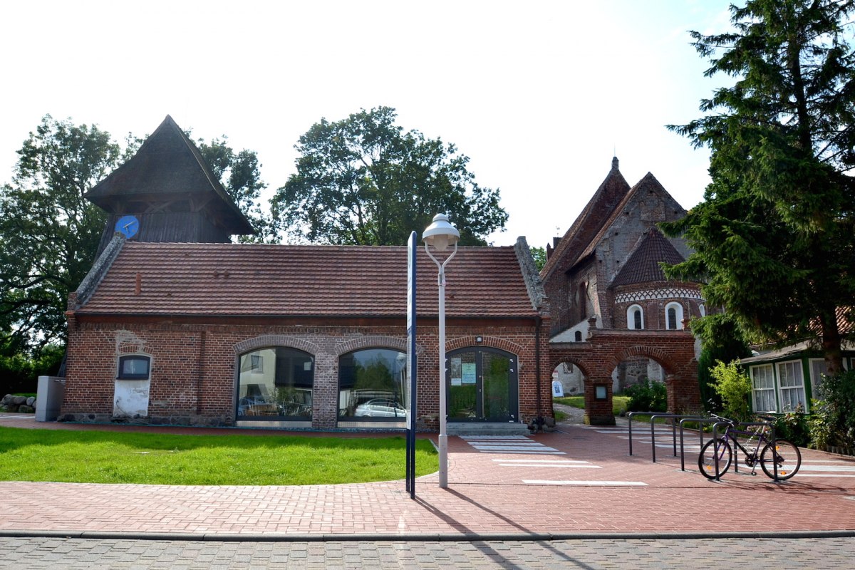 Altenkirchen parochiekerk en Kosegartenhaus, © Tourismuszentrale Rügen Altenkirchen parochiekerk en Kosegartenhaus, © Tourismuszentrale Rügen