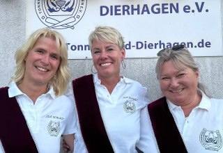 © Premiere Frauentonnenabschlagen Dierhagen 2025_3.jpg © Premiere Frauentonnenabschlagen Dierhagen 2025_3.jpg