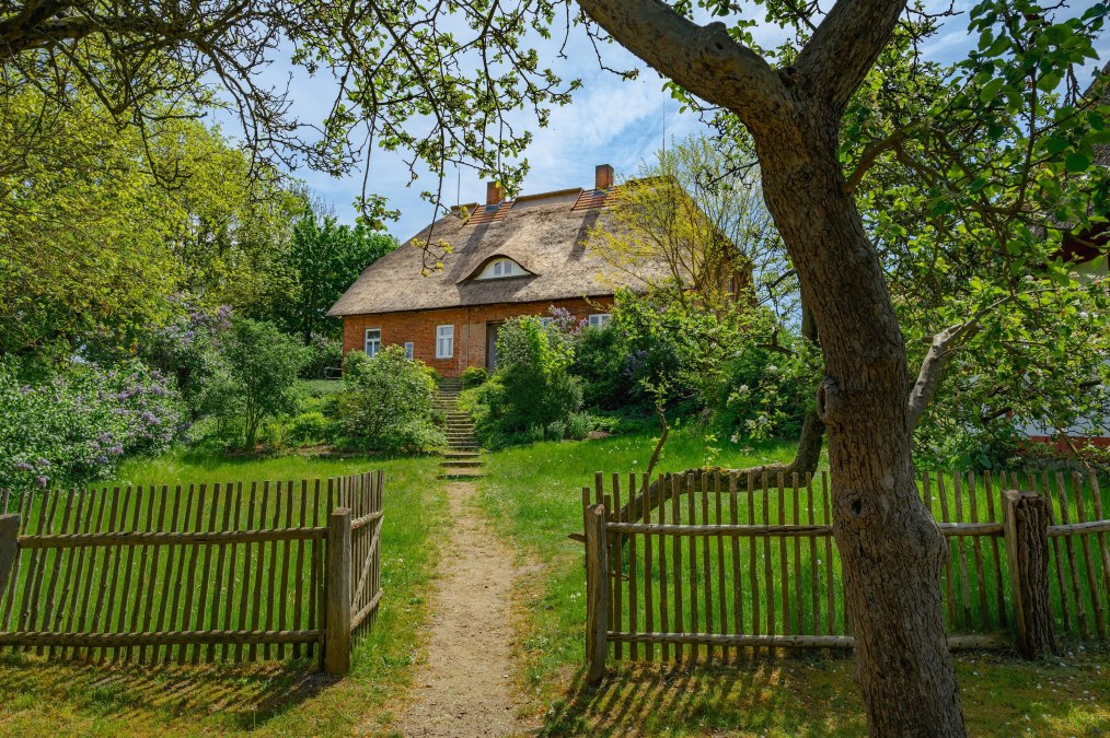 Freilichtmuseum Schwerin Mueß Garten Reetdachhaus_1, © TMV/Tiemann