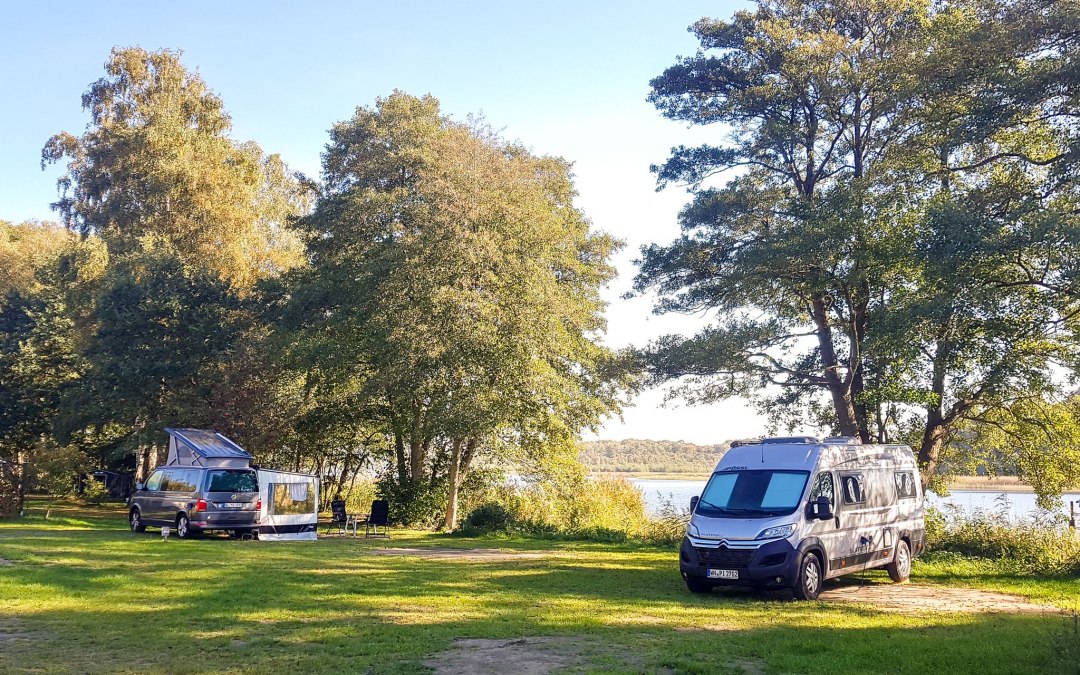 Staanplaatsen bij het meer, © Henrike Track