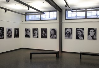 Ausstellung von Faces of Europe in Ravensbrück // © Mahn- und Gedenkstätte Ravensbrück Ausstellung von Faces of Europe in Ravensbrück // © Mahn- und Gedenkstätte Ravensbrück