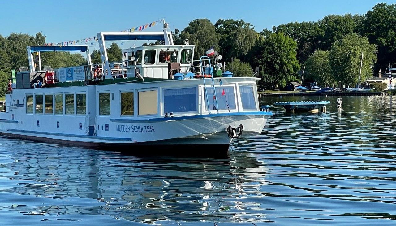 Statek pasażerski Mudder Schulten, © Sebastian Lüdemann Statek pasażerski Mudder Schulten, © Sebastian Lüdemann