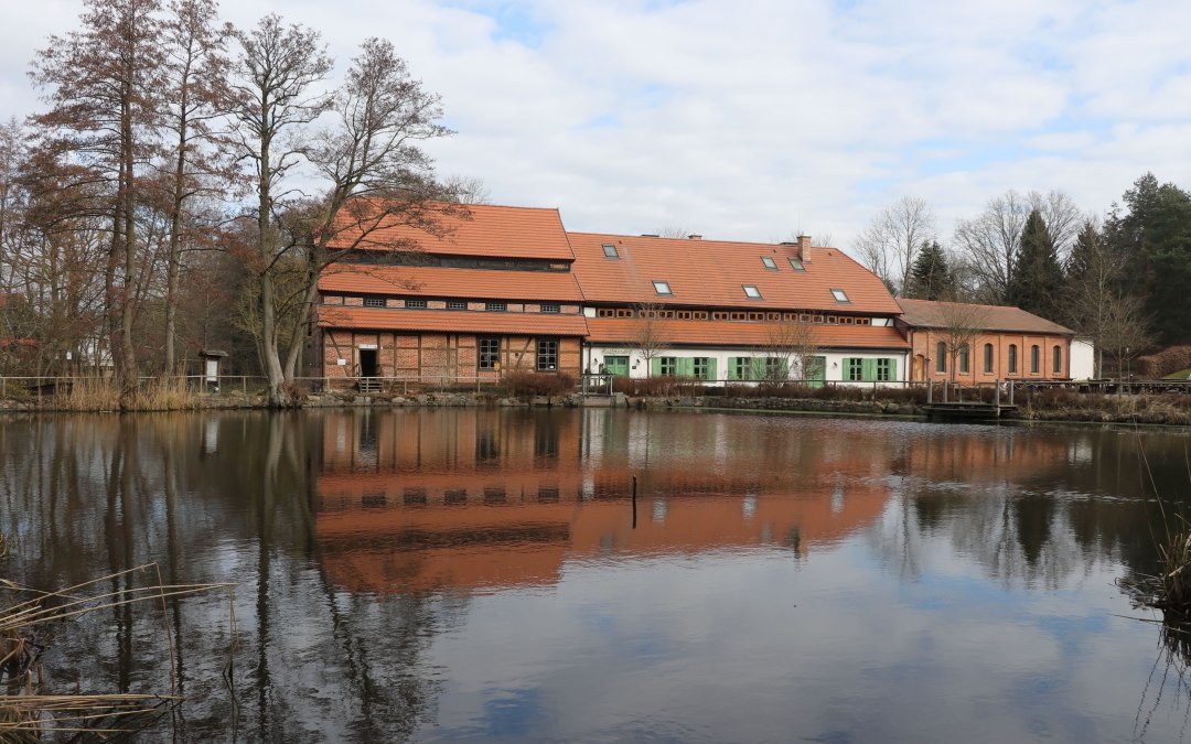 from right: today's mill 1800; old mill 1524, today inn; hall extension 1895; house; 1524, today inn,, © Oskar Gladis, Wassermühle Hanshagen e.V.