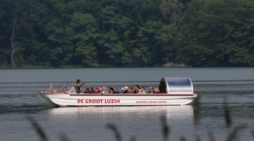 Zeearendtour in een elektrische boot op de Feldbergmeren, © Frank Berg