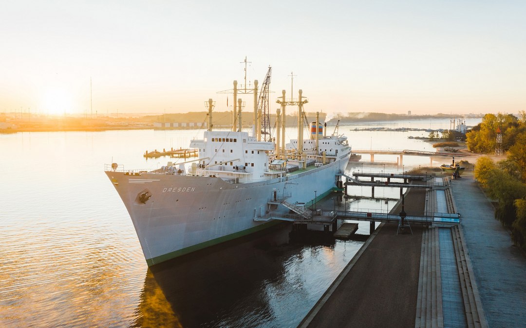 Uitzicht op het traditionele schip waarin het Maritiem Museum is gehuisvest, © Eric Groß