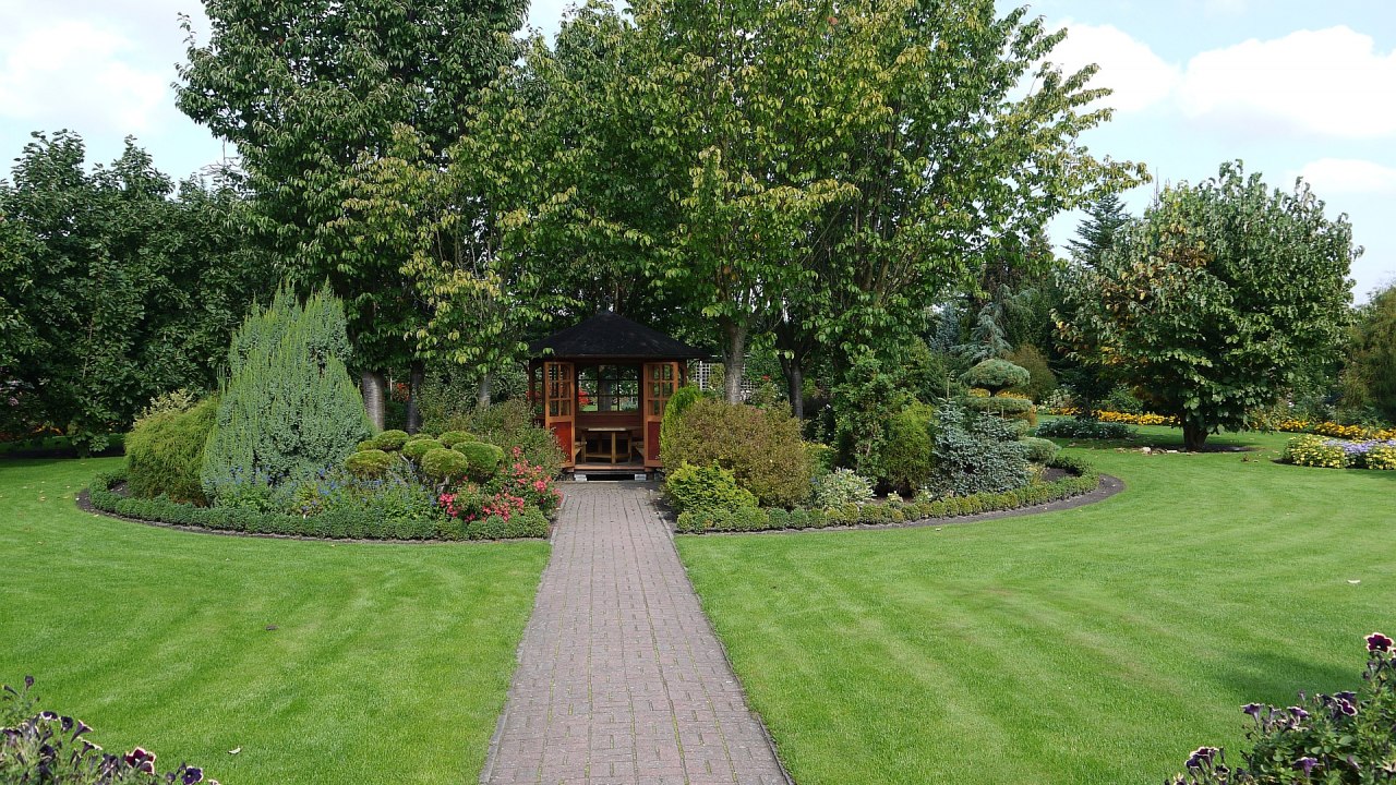 Gazebo in the garden, &copy; TMV/Fischer