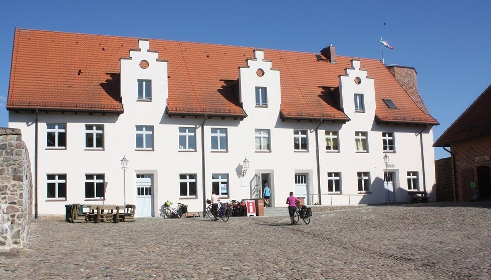 Castle complex with tourist information, fishing tower, local history museum and fishing exhibition, &copy; Mecklenburgische Kleinseenplatte Touristik GmbH