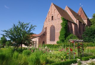 The monastery garden borders directly on our guest house // © Klosterverein Rehna e.V. / Burkhard Schmidt The monastery garden borders directly on our guest house // © Klosterverein Rehna e.V. / Burkhard Schmidt