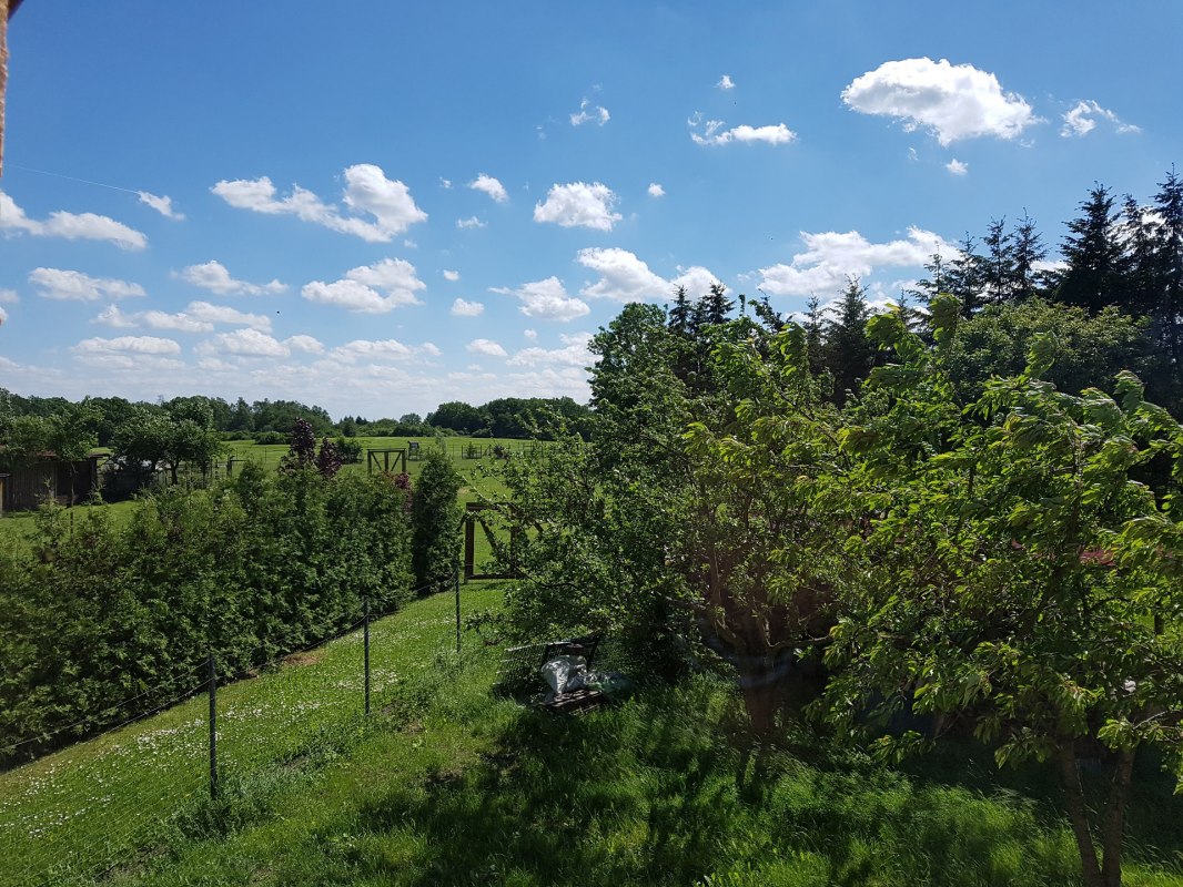 Vanuit het slaapkamerraam heb je een prachtig uitzicht op het uitgestrekte landschap, &copy; H. Pooyeh
