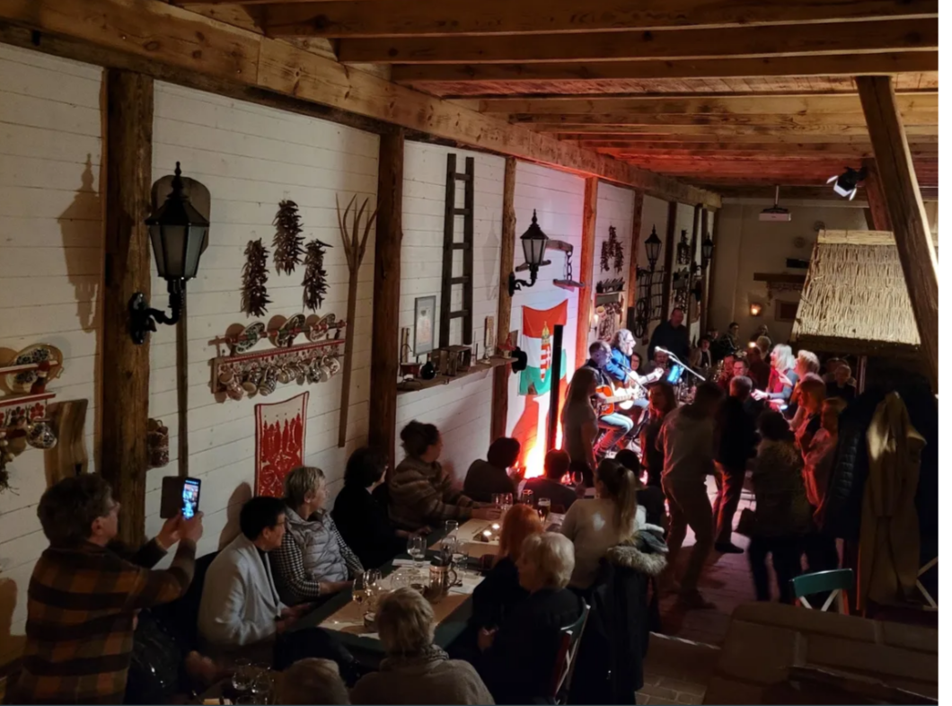 Rennen op Zoltans boerderij, &copy; Zoltan Szekely