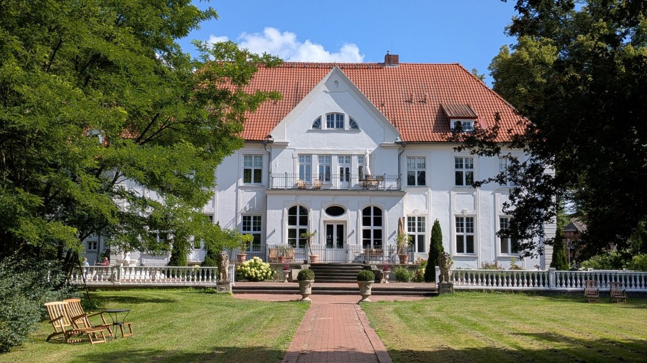 Kasteel Badow, parkzijde // © privat Kasteel Badow, parkzijde // © privat