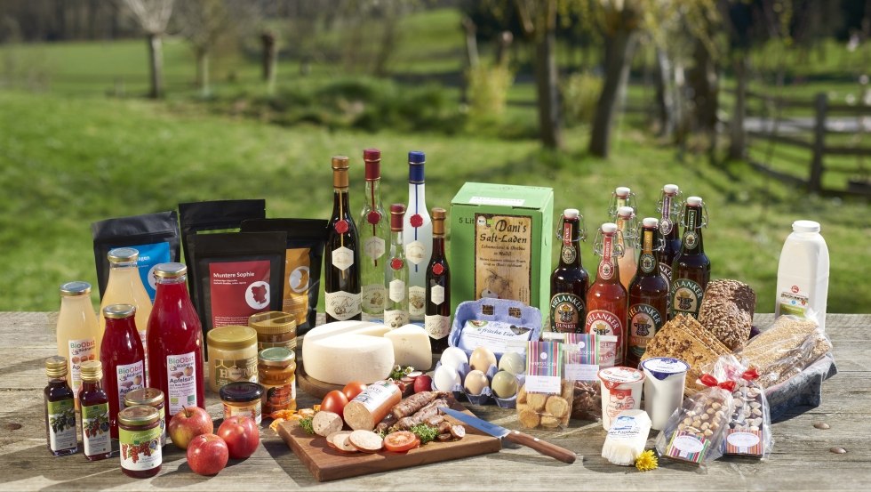 Wybór produktów partnerów Rezerwatu Biosfery Krajobrazu Rzeki Łaby M-V można znaleźć na półkach biosfery., © Förderverein Biosphäre Elbe MV e.V./Lightmark Wybór produktów partnerów Rezerwatu Biosfery Krajobrazu Rzeki Łaby M-V można znaleźć na półkach biosfery., © Förderverein Biosphäre Elbe MV e.V./Lightmark