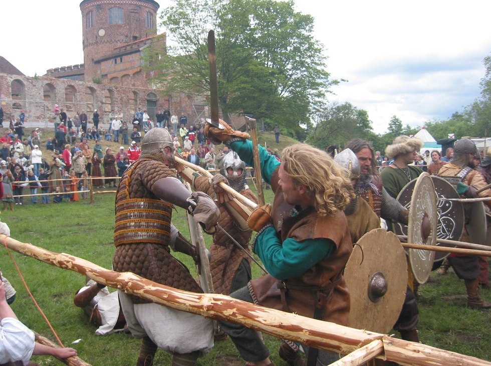Slaughter scene at the annual castle festival., © Stadt Neustadt-Glewe
