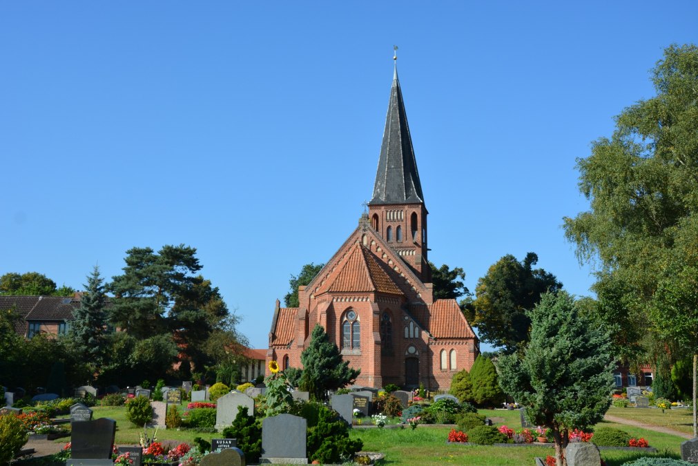The village church Sukow, © Foto: Karl-Georg Haustein