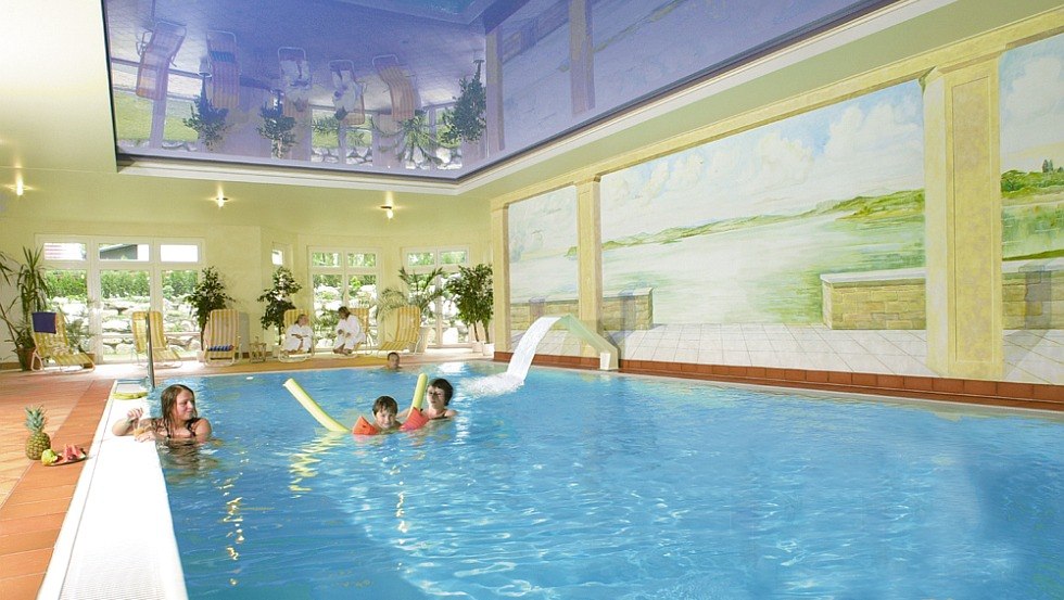 Swimming pool, © Aparthotel "Am See"