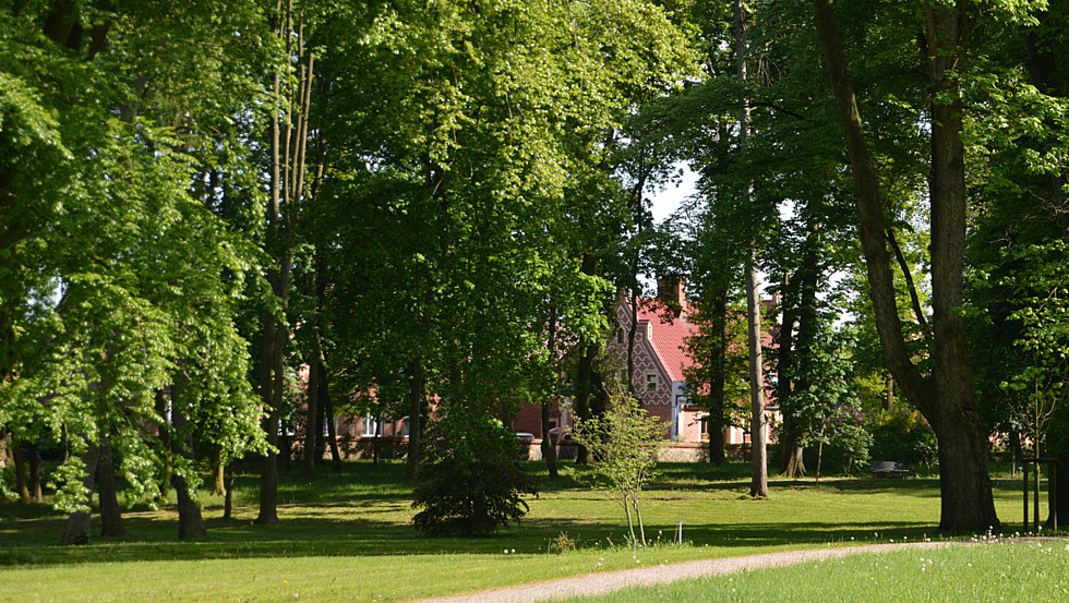 Zicht op het landarbeidershuis in Engelse stijl, © Tourismusverband Mecklenburg-Schwerin